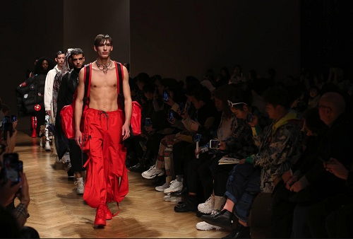 馬克華菲領銜 國潮 文化,東方紅唱響米蘭時裝周