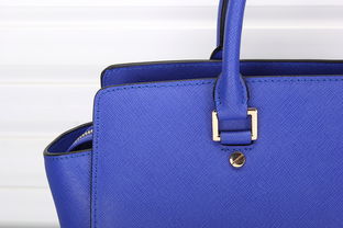 包包專柜專賣風靜物拍攝 女包拍攝產(chǎn)品拍相商業(yè)攝影 包包場景網(wǎng)拍女款箱包 專柜場景棚拍圖片